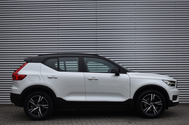 VOLVO XC40 2.0 T4 R-DESIGN / STOEL+STW VERW. / EL. A-KLEP / EL. WEGKLAP TREKHAAK, Grouwstra Auto`s, Deventer