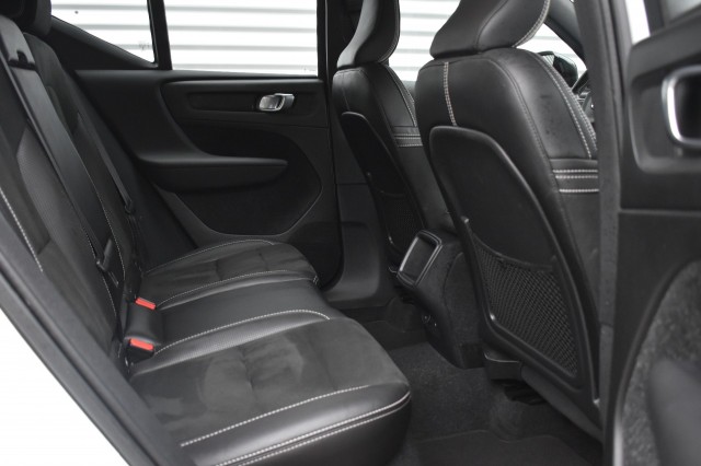VOLVO XC40 2.0 T4 R-DESIGN / STOEL+STW VERW. / EL. A-KLEP / EL. WEGKLAP TREKHAAK, Grouwstra Auto`s, Deventer