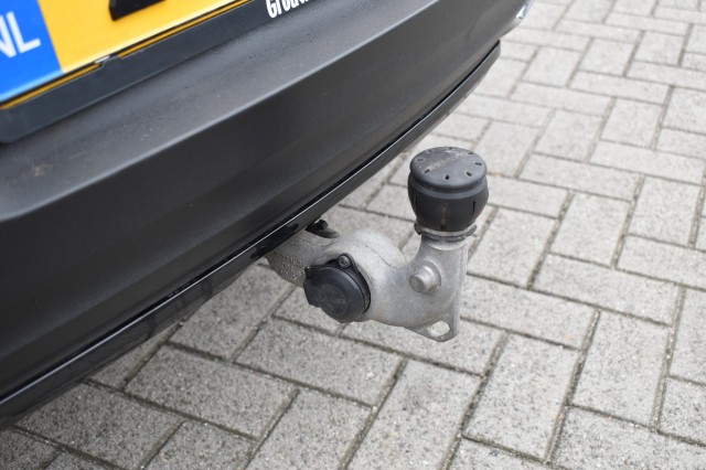 VOLVO XC40 2.0 T4 R-DESIGN / STOEL+STW VERW. / EL. A-KLEP / EL. WEGKLAP TREKHAAK, Grouwstra Auto`s, Deventer