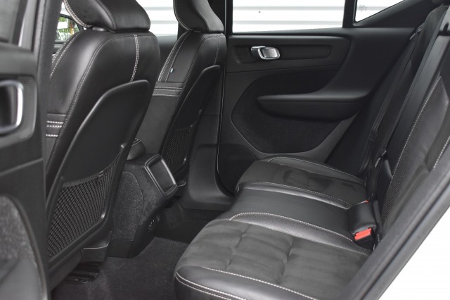 VOLVO XC40 2.0 T4 R-DESIGN / STOEL+STW VERW. / EL. A-KLEP / EL. WEGKLAP TREKHAAK, Grouwstra Auto`s, Deventer