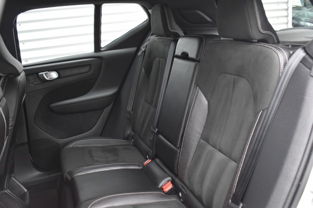 VOLVO XC40 2.0 T4 R-DESIGN / STOEL+STW VERW. / EL. A-KLEP / EL. WEGKLAP TREKHAAK, Grouwstra Auto`s, Deventer