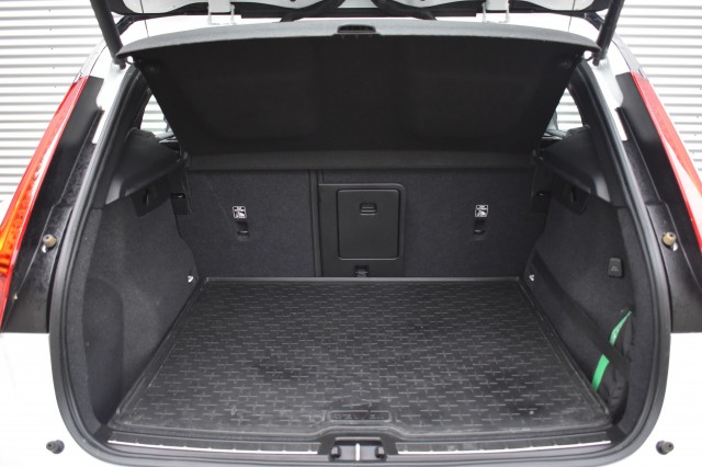 VOLVO XC40 2.0 T4 R-DESIGN / STOEL+STW VERW. / EL. A-KLEP / EL. WEGKLAP TREKHAAK, Grouwstra Auto`s, Deventer
