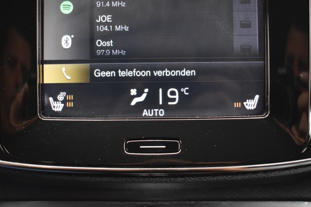 VOLVO XC40 2.0 T4 R-DESIGN / STOEL+STW VERW. / EL. A-KLEP / EL. WEGKLAP TREKHAAK, Grouwstra Auto`s, Deventer