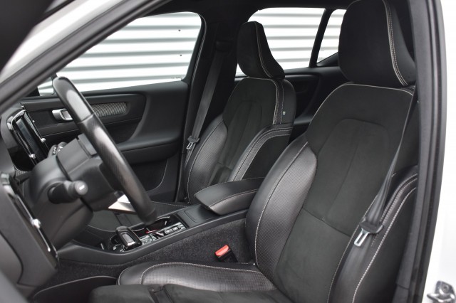 VOLVO XC40 2.0 T4 R-DESIGN / STOEL+STW VERW. / EL. A-KLEP / EL. WEGKLAP TREKHAAK, Grouwstra Auto`s, Deventer