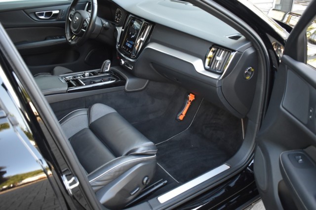 VOLVO V60 2.0 T6 AWD RECHARGE. R-DESIGN / STOEL+STW VERW. / EL. TREKHAAK, Grouwstra Auto`s, Deventer