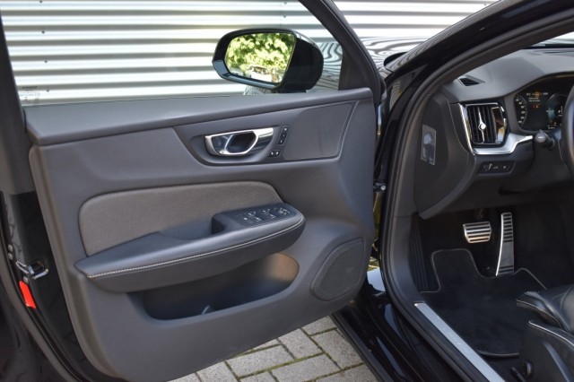 VOLVO V60 2.0 T6 AWD RECHARGE. R-DESIGN / STOEL+STW VERW. / EL. TREKHAAK, Grouwstra Auto`s, Deventer