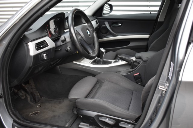 BMW 3-SERIE 325I BUSINESS LINE  / SCHUIF/KANTELDAK / SPORTSTOELEN / NAVI / NL-AUTO /, Grouwstra Auto`s, Deventer