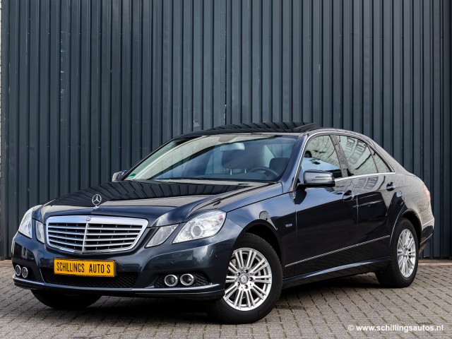 MERCEDES-BENZ E-KLASSE 200 CGI ELEGANCE Automaat Navi schuifdak Airco-Ecc 133.000km, Schillings Auto's, Cadier en keer