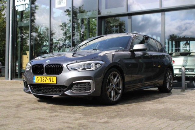 BMW 1-SERIE M135I XDRIVE Adapt. LED Schuifdak, Lane Assist, Camera. 79.350. , Liberty Cars BV, Valkenburg a/d Geul