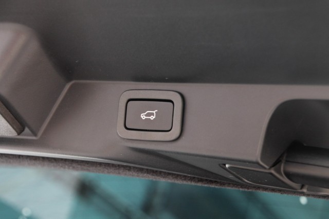 LAND ROVER RANGE ROVER P400e Limited Edition - 404 pk **Pano / Head up / Rear entertain, Autobedrijf Ploemen Meerssen BV, Meerss