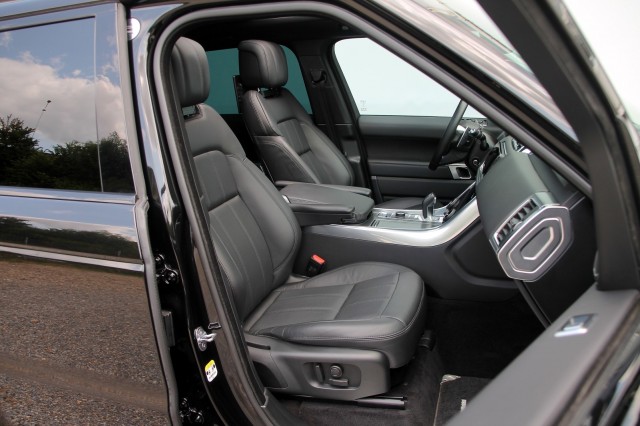 LAND ROVER RANGE ROVER P400e Limited Edition - 404 pk **Pano / Head up / Rear entertain, Autobedrijf Ploemen Meerssen BV, Meerss