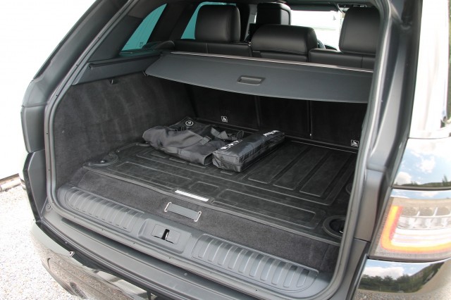 LAND ROVER RANGE ROVER P400e Limited Edition - 404 pk **Pano / Head up / Rear entertain, Autobedrijf Ploemen Meerssen BV, Meerss