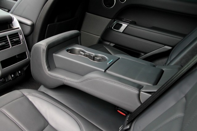 LAND ROVER RANGE ROVER P400e Limited Edition - 404 pk **Pano / Head up / Rear entertain, Autobedrijf Ploemen Meerssen BV, Meerss