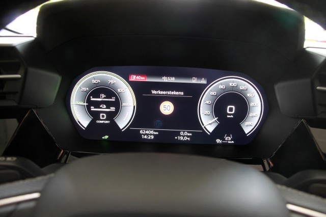 AUDI A3 Sportback 45 TFSIe S-Line - 245 pk **Pano / Camera / Side assist, Autobedrijf Ploemen Meerssen BV, Meerssen