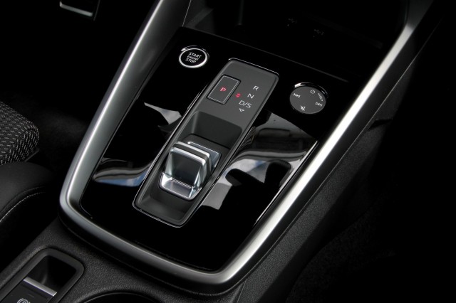 AUDI A3 Sportback 45 TFSIe S-Line - 245 pk **Pano / Camera / Side assist, Autobedrijf Ploemen Meerssen BV, Meerssen