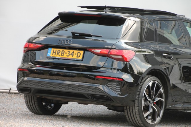 AUDI A3 Sportback 45 TFSIe S-Line - 245 pk **Pano / Camera / Side assist, Autobedrijf Ploemen Meerssen BV, Meerssen