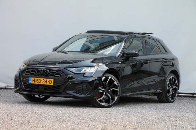 AUDI A3 Sportback 45 TFSIe S-Line - 245 pk **Pano / Camera / Side assist, Autobedrijf Ploemen Meerssen BV, Meerssen