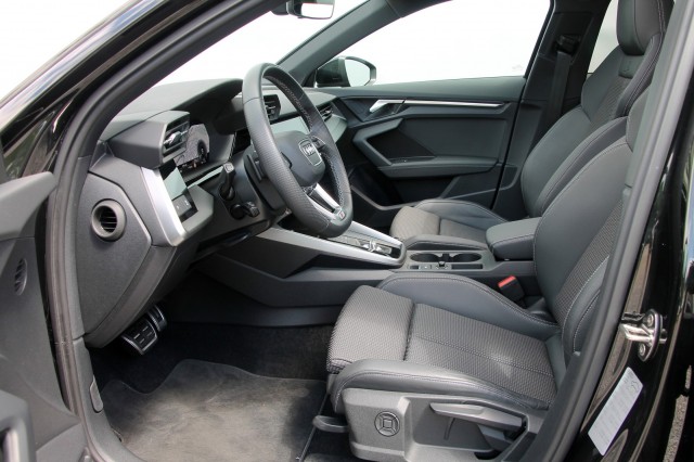 AUDI A3 Sportback 45 TFSIe S-Line - 245 pk **Pano / Camera / Side assist, Autobedrijf Ploemen Meerssen BV, Meerssen