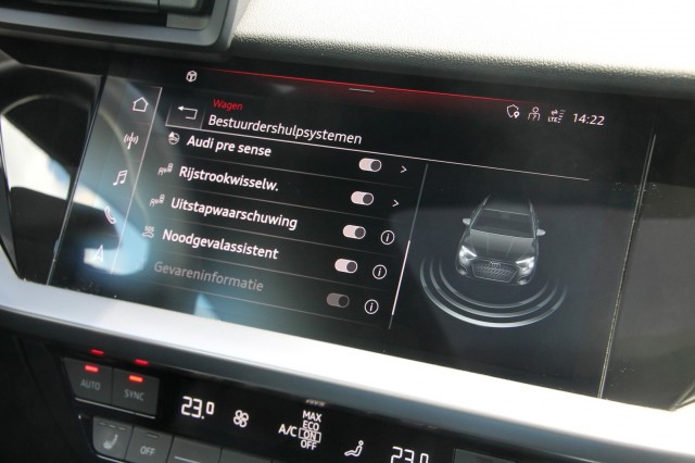 AUDI A3 Sportback 45 TFSIe S-Line - 245 pk **Pano / Camera / Side assist, Autobedrijf Ploemen Meerssen BV, Meerssen