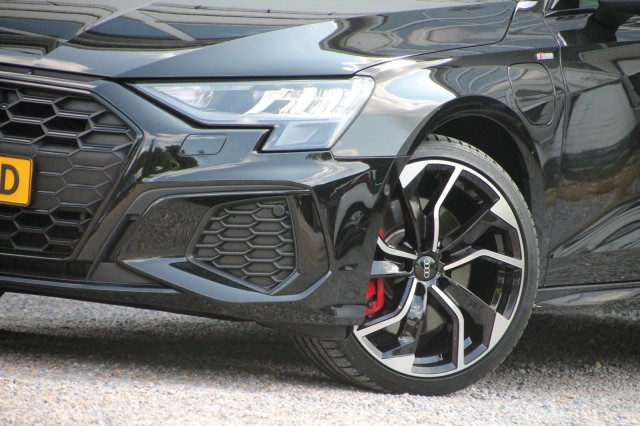 AUDI A3 Sportback 45 TFSIe S-Line - 245 pk **Pano / Camera / Side assist, Autobedrijf Ploemen Meerssen BV, Meerssen