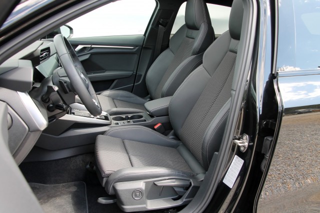 AUDI A3 Sportback 45 TFSIe S-Line - 245 pk **Pano / Camera / Side assist, Autobedrijf Ploemen Meerssen BV, Meerssen