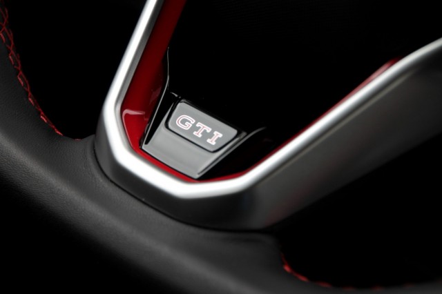 VOLKSWAGEN POLO 2.0 TSI GTI - 207 pk, Autobedrijf Ploemen Meerssen BV, Meerssen