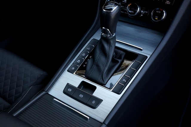 SKODA SUPERB Combi 1.4 TSI iV Business Edition - 218 pk **Carplay / Led / Navi, Autobedrijf Ploemen Meerssen BV, Meerssen