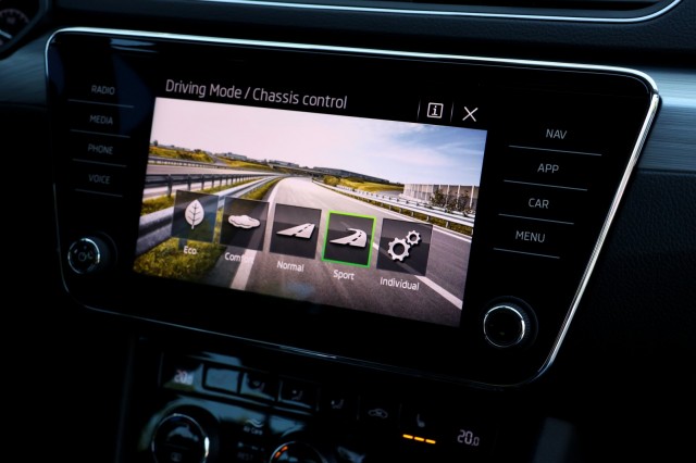 SKODA SUPERB Combi 1.4 TSI iV Business Edition - 218 pk **Carplay / Led / Navi, Autobedrijf Ploemen Meerssen BV, Meerssen