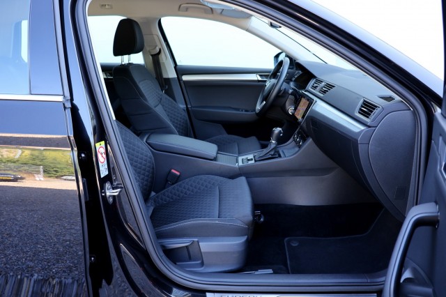 SKODA SUPERB Combi 1.4 TSI iV Business Edition - 218 pk **Carplay / Led / Navi, Autobedrijf Ploemen Meerssen BV, Meerssen