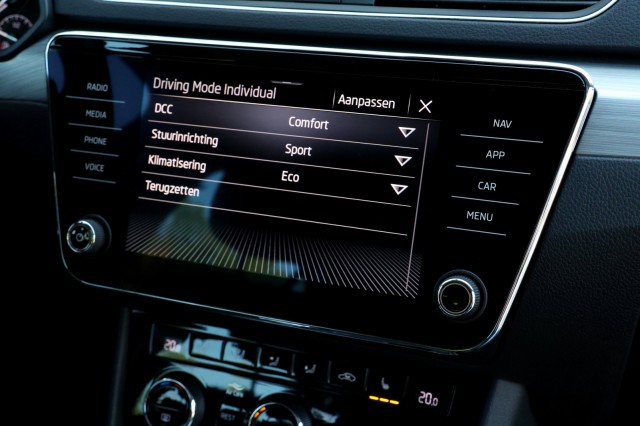 SKODA SUPERB Combi 1.4 TSI iV Business Edition - 218 pk **Carplay / Led / Navi, Autobedrijf Ploemen Meerssen BV, Meerssen