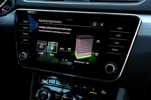 SKODA SUPERB Combi 1.4 TSI iV Business Edition - 218 pk **Carplay / Led / Navi, Autobedrijf Ploemen Meerssen BV, Meerssen