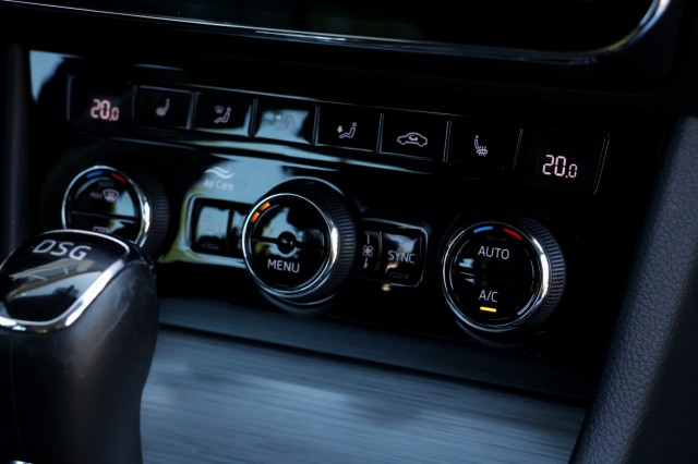 SKODA SUPERB Combi 1.4 TSI iV Business Edition - 218 pk **Carplay / Led / Navi, Autobedrijf Ploemen Meerssen BV, Meerssen