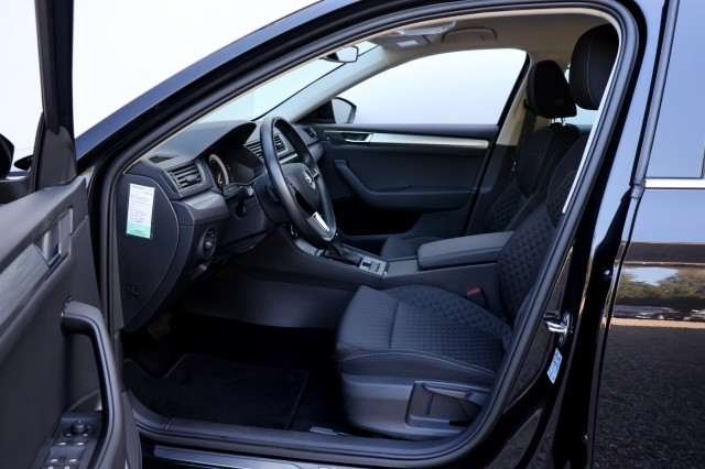 SKODA SUPERB Combi 1.4 TSI iV Business Edition - 218 pk **Carplay / Led / Navi, Autobedrijf Ploemen Meerssen BV, Meerssen