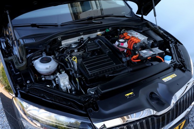 SKODA SUPERB Combi 1.4 TSI iV Business Edition - 218 pk **Carplay / Led / Navi, Autobedrijf Ploemen Meerssen BV, Meerssen