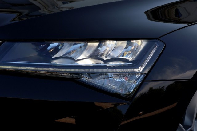 SKODA SUPERB Combi 1.4 TSI iV Business Edition - 218 pk **Carplay / Led / Navi, Autobedrijf Ploemen Meerssen BV, Meerssen