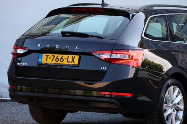 SKODA SUPERB Combi 1.4 TSI iV Business Edition - 218 pk **Carplay / Led / Navi, Autobedrijf Ploemen Meerssen BV, Meerssen