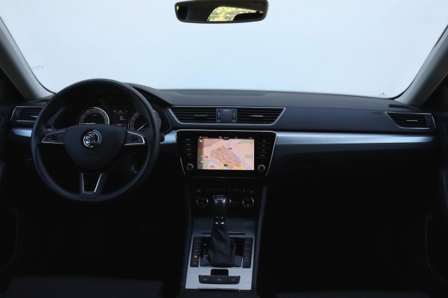 SKODA SUPERB Combi 1.4 TSI iV Business Edition - 218 pk **Carplay / Led / Navi, Autobedrijf Ploemen Meerssen BV, Meerssen