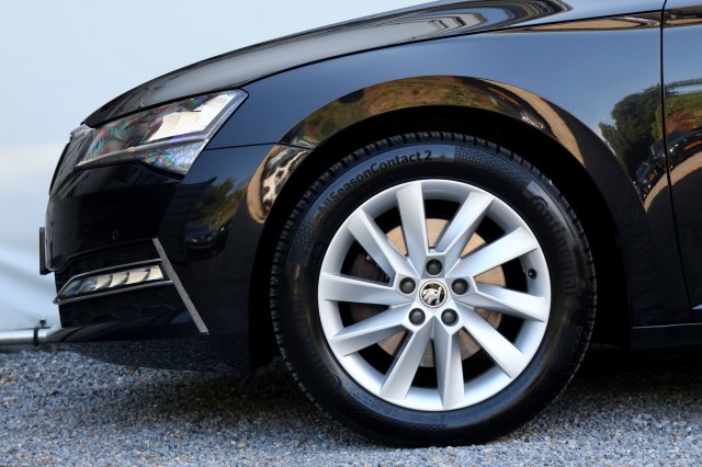 SKODA SUPERB Combi 1.4 TSI iV Business Edition - 218 pk **Carplay / Led / Navi, Autobedrijf Ploemen Meerssen BV, Meerssen