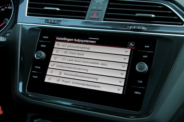 VOLKSWAGEN TIGUAN 1.5 TSI DSG Active - 150 pk **Camera / ACC / Led / Carplay, Autobedrijf Ploemen Meerssen BV, Meerssen