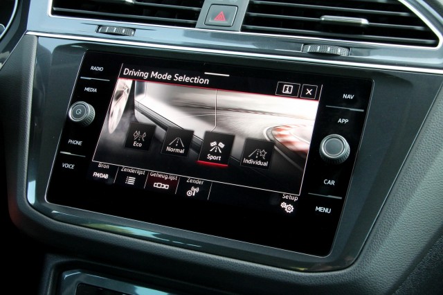 VOLKSWAGEN TIGUAN 1.5 TSI DSG Active - 150 pk **Camera / ACC / Led / Carplay, Autobedrijf Ploemen Meerssen BV, Meerssen