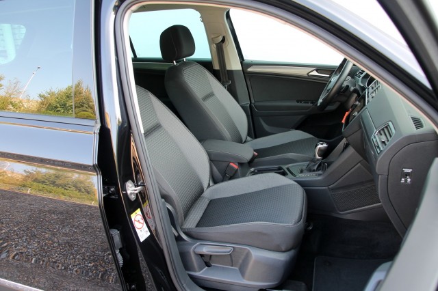 VOLKSWAGEN TIGUAN 1.5 TSI DSG Active - 150 pk **Camera / ACC / Led / Carplay, Autobedrijf Ploemen Meerssen BV, Meerssen