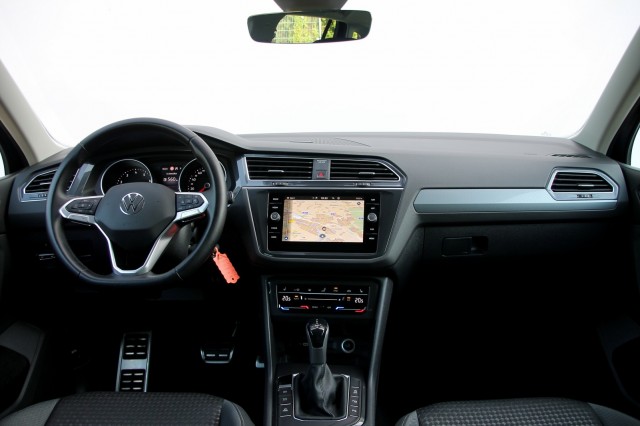 VOLKSWAGEN TIGUAN 1.5 TSI DSG Active - 150 pk **Camera / ACC / Led / Carplay, Autobedrijf Ploemen Meerssen BV, Meerssen