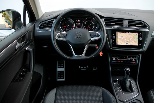 VOLKSWAGEN TIGUAN 1.5 TSI DSG Active - 150 pk **Camera / ACC / Led / Carplay, Autobedrijf Ploemen Meerssen BV, Meerssen