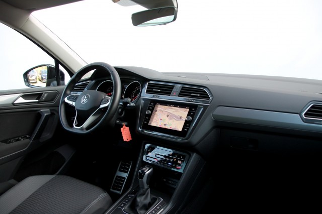 VOLKSWAGEN TIGUAN 1.5 TSI DSG Active - 150 pk **Camera / ACC / Led / Carplay, Autobedrijf Ploemen Meerssen BV, Meerssen