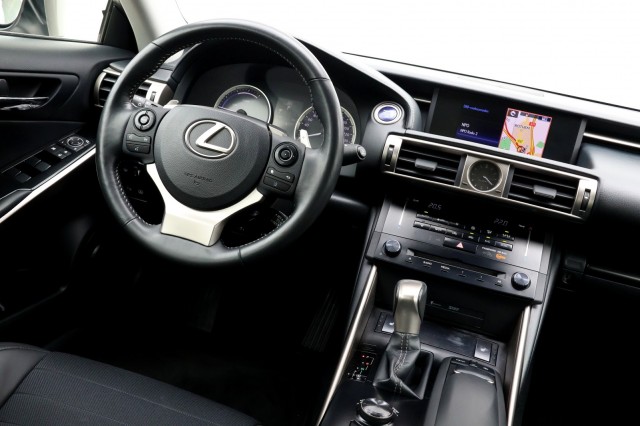 LEXUS IS 300H First Edition - 223 pk **Dealeronderhouden / Camera / Navi, Autobedrijf Ploemen Meerssen BV, Meerssen