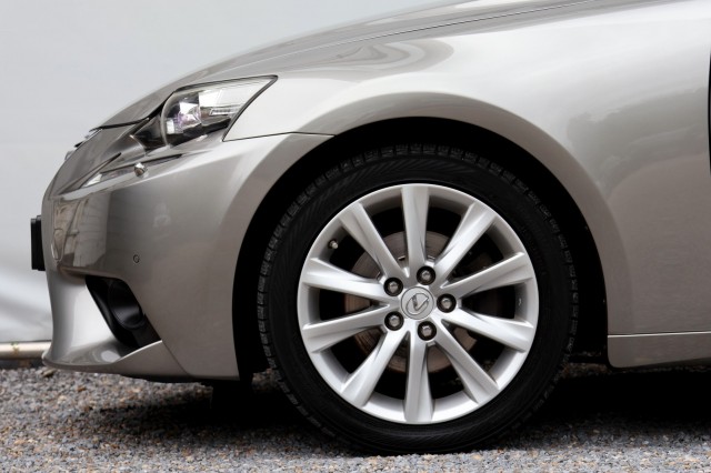 LEXUS IS 300H First Edition - 223 pk **Dealeronderhouden / Camera / Navi, Autobedrijf Ploemen Meerssen BV, Meerssen