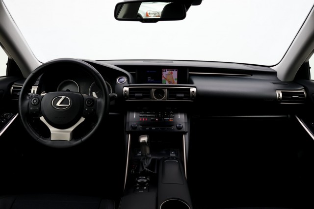 LEXUS IS 300H First Edition - 223 pk **Dealeronderhouden / Camera / Navi, Autobedrijf Ploemen Meerssen BV, Meerssen