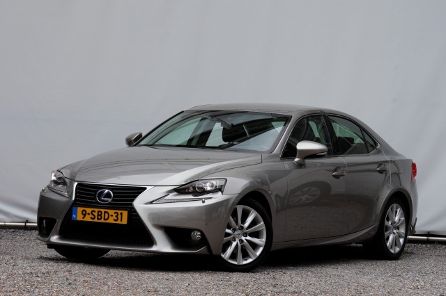 LEXUS IS 300H First Edition - 223 pk **Dealeronderhouden / Camera / Navi, Autobedrijf Ploemen Meerssen BV, Meerssen