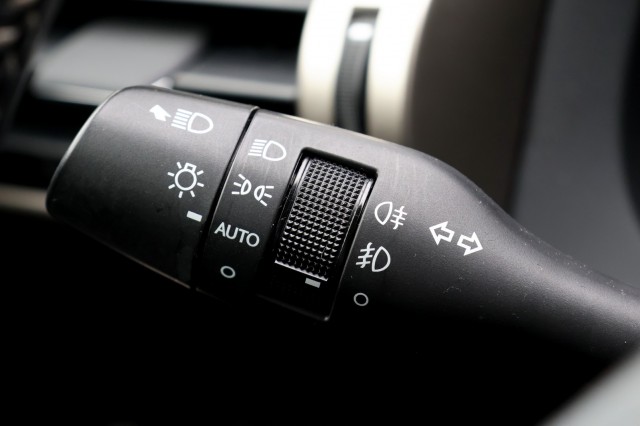 LEXUS IS 300H First Edition - 223 pk **Dealeronderhouden / Camera / Navi, Autobedrijf Ploemen Meerssen BV, Meerssen