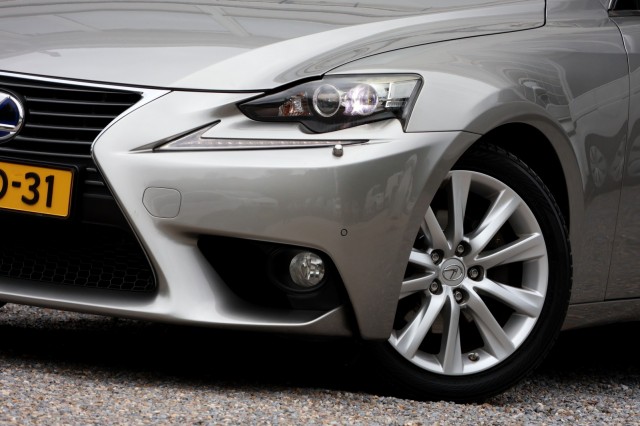 LEXUS IS 300H First Edition - 223 pk **Dealeronderhouden / Camera / Navi, Autobedrijf Ploemen Meerssen BV, Meerssen